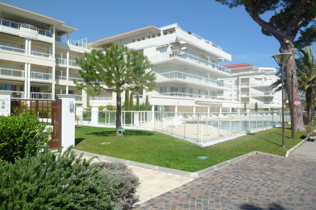 Stunning 2 Bed, 2 Bath Apt On The Cannes Sea Front Has Swimming Pool And Is A Secure Modern Building 464 외부 사진