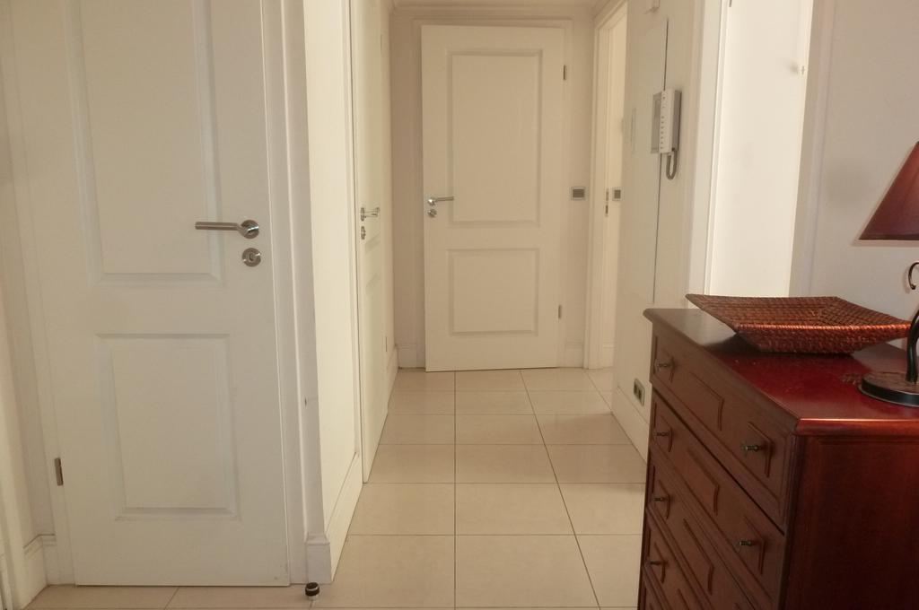 Stunning 2 Bed, 2 Bath Apt On The Cannes Sea Front Has Swimming Pool And Is A Secure Modern Building 464 외부 사진