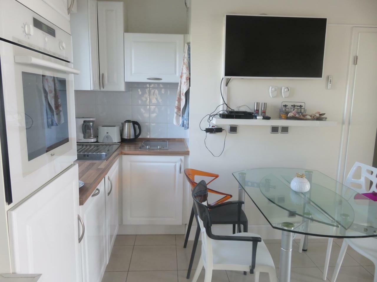 Stunning 2 Bed, 2 Bath Apt On The Cannes Sea Front Has Swimming Pool And Is A Secure Modern Building 464 외부 사진