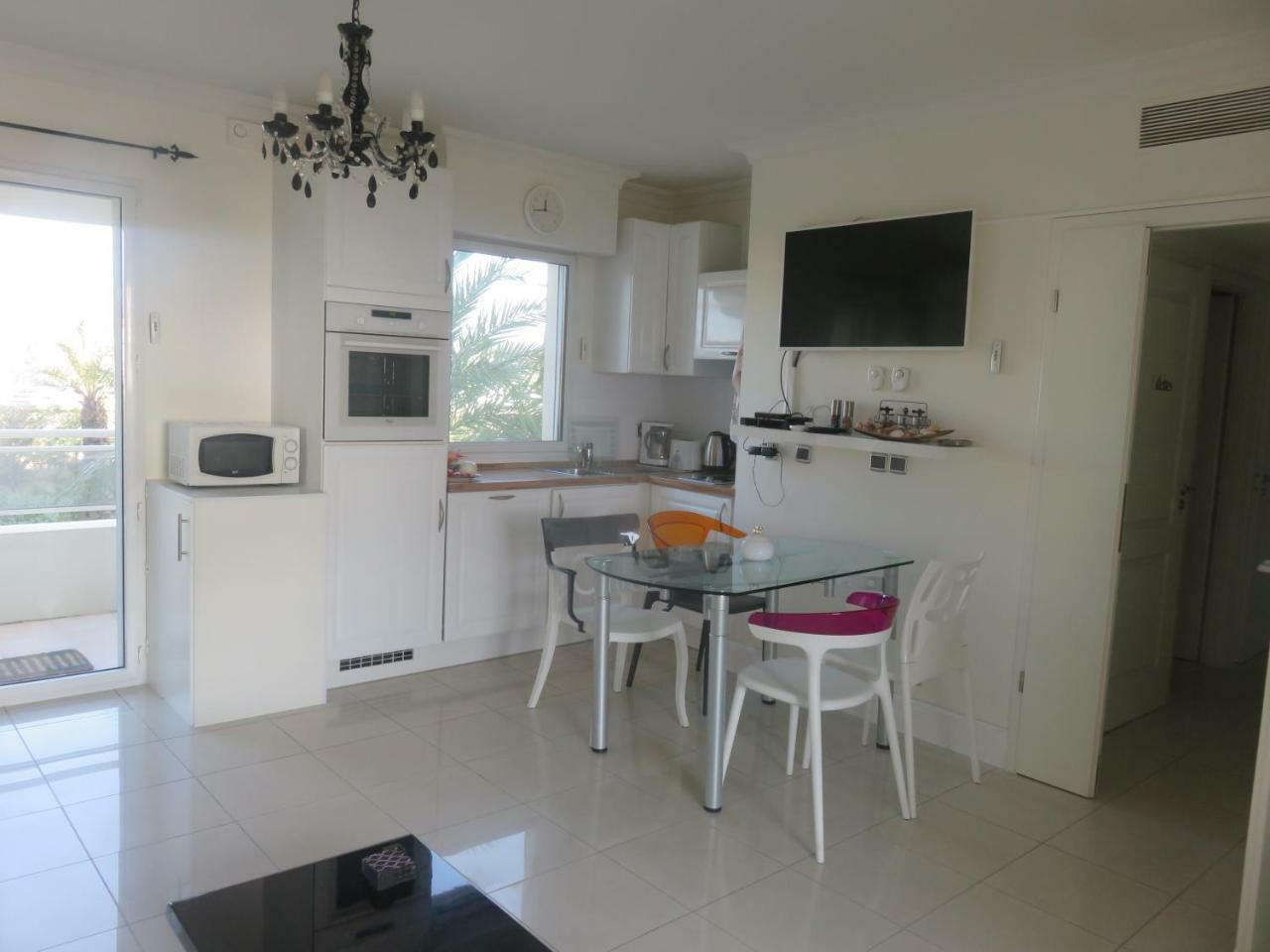 Stunning 2 Bed, 2 Bath Apt On The Cannes Sea Front Has Swimming Pool And Is A Secure Modern Building 464 외부 사진