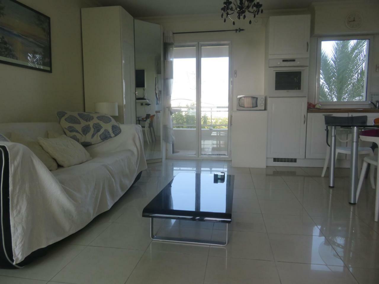 Stunning 2 Bed, 2 Bath Apt On The Cannes Sea Front Has Swimming Pool And Is A Secure Modern Building 464 외부 사진